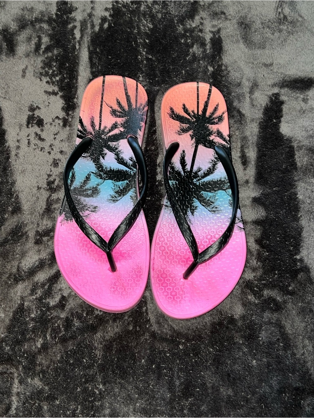 Gradient Pink Tropical Palm Flip Flops for Women
